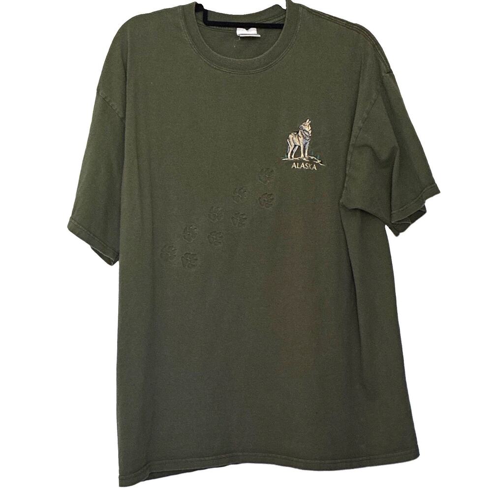 Vtg 90s The Main Line USA Alaska Wolf Embroidered T Shirt XL Green Embossed Paws